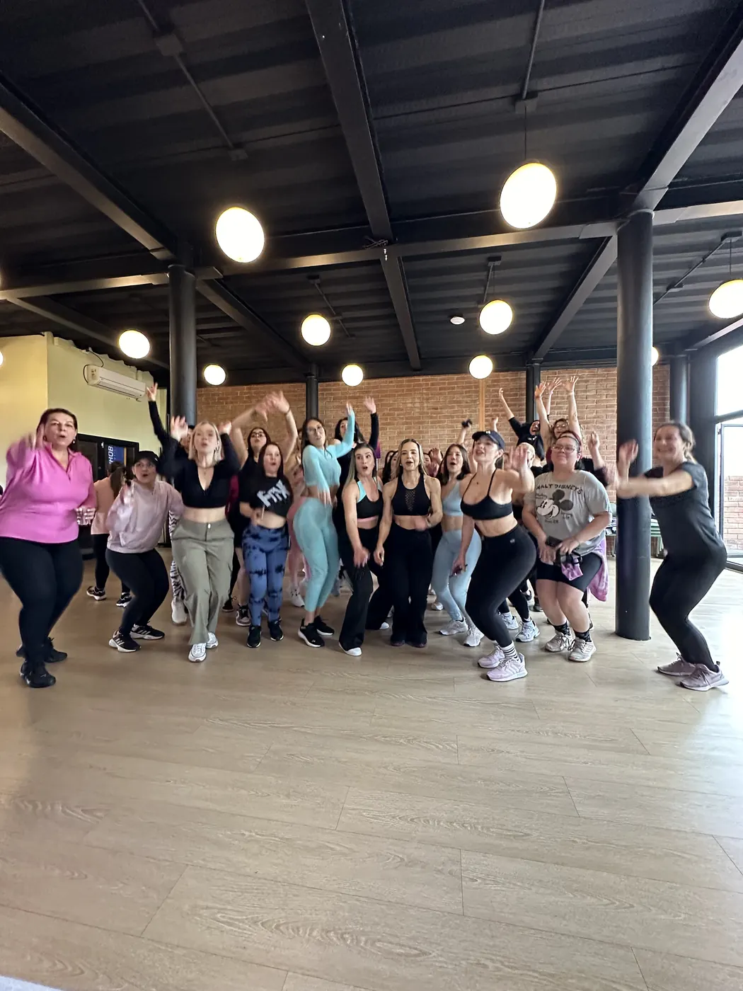Encuentro de la comunidad: mujeres entrenando y celebrando juntas
